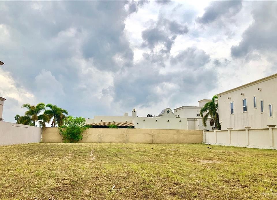 2nd image of 1808 Sabinal St