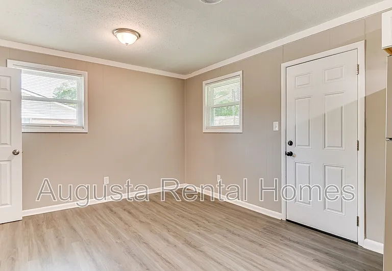 2328 Prague Ct — Photo 21
