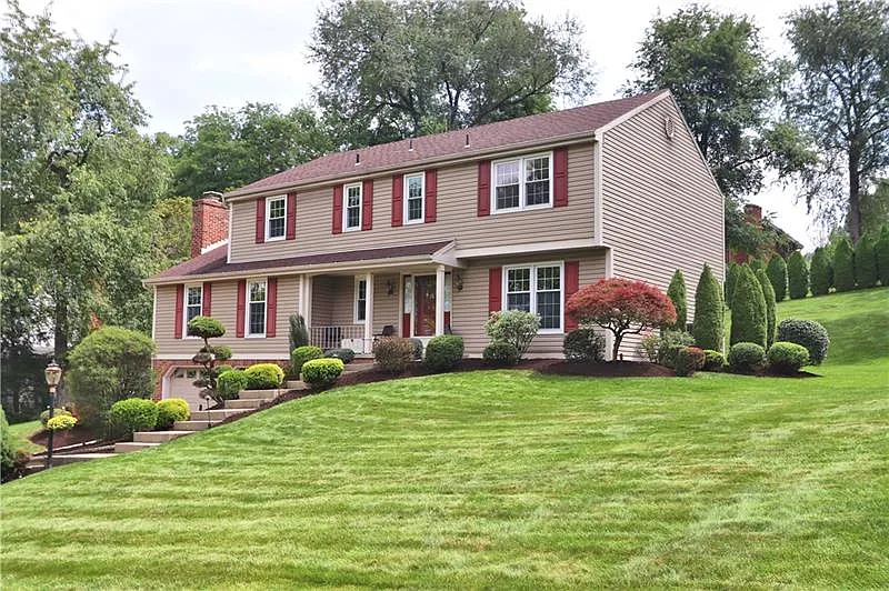 1684 Hathaway Ln photo 1