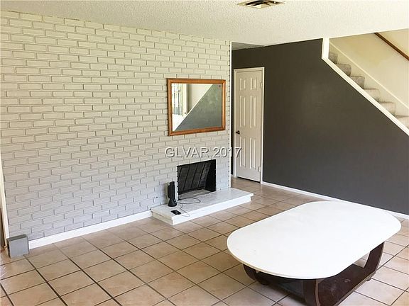 3rd image of 534 Greenbriar Townhouse Way