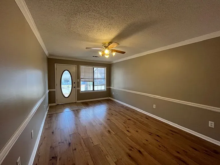 3260 Edenshire Ln — Photo 2