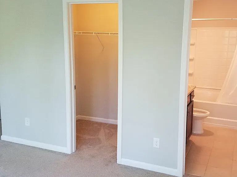 215 Bennett Ln — Photo 9