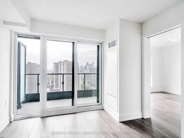 585 Bloor St E #2321 — Photo 17