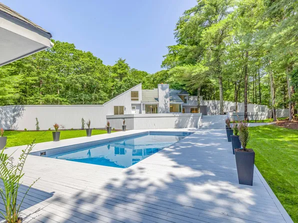3 Cattle Walk, East Hampton, NY 11937
