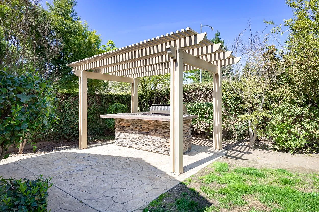 2171 Serena Ave — Photo 3