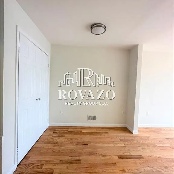 26 22nd St — Photo 11