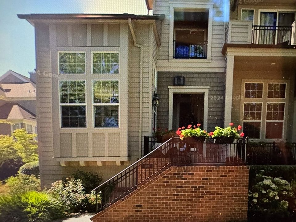 1st image of 1609 NE Ashberry Dr