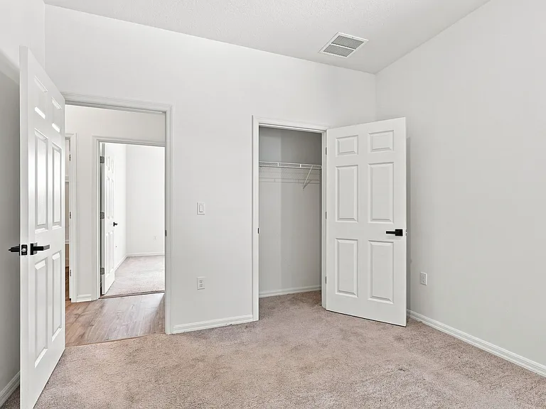 1261 SW Curry St — Photo 8
