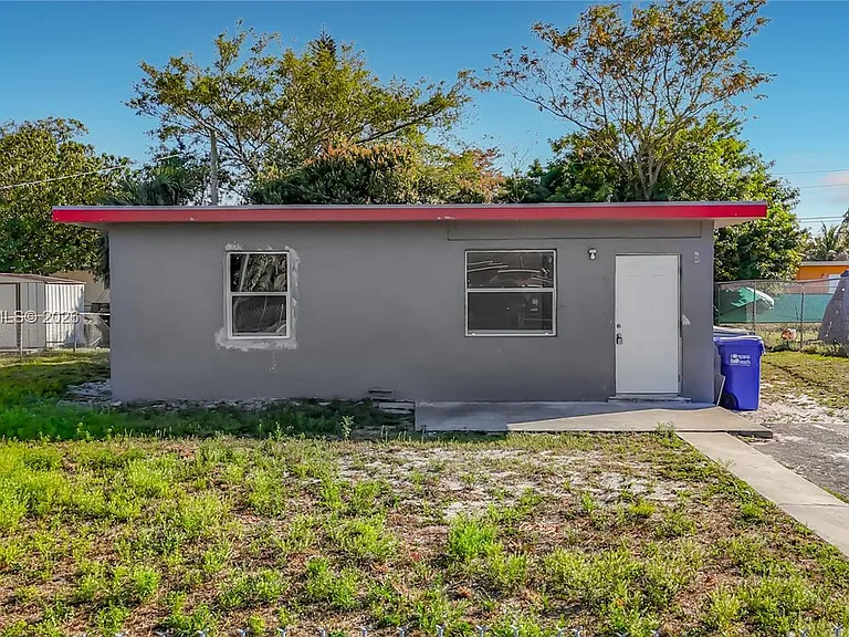 2408 NW 8th St — Photo 9