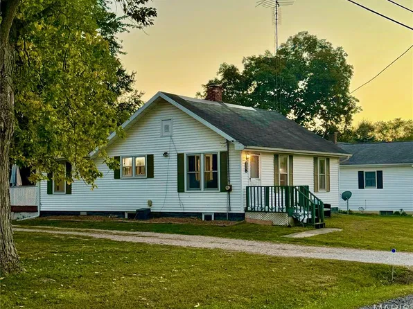 702 E Main St, Mulberry Grove, IL 62262