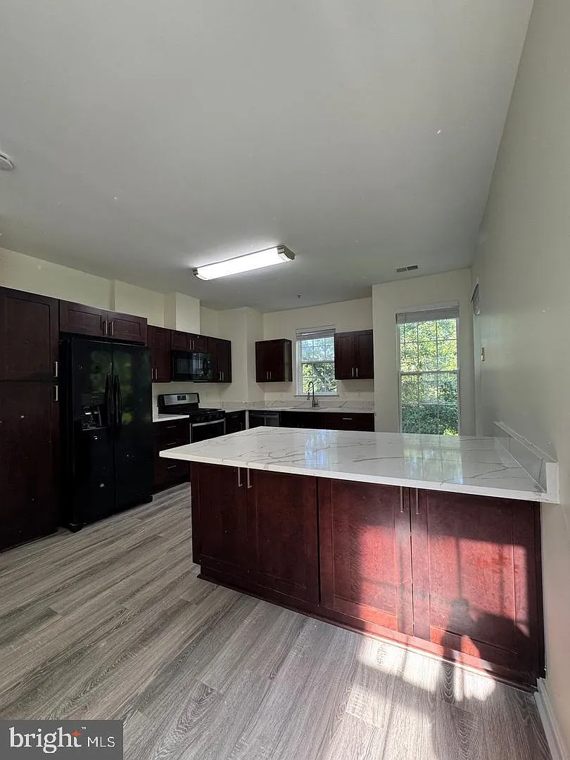 Woodland Lake Condo — Photo 2