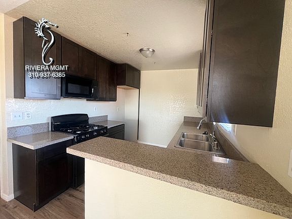 2nd image of 922 W 25th St #2