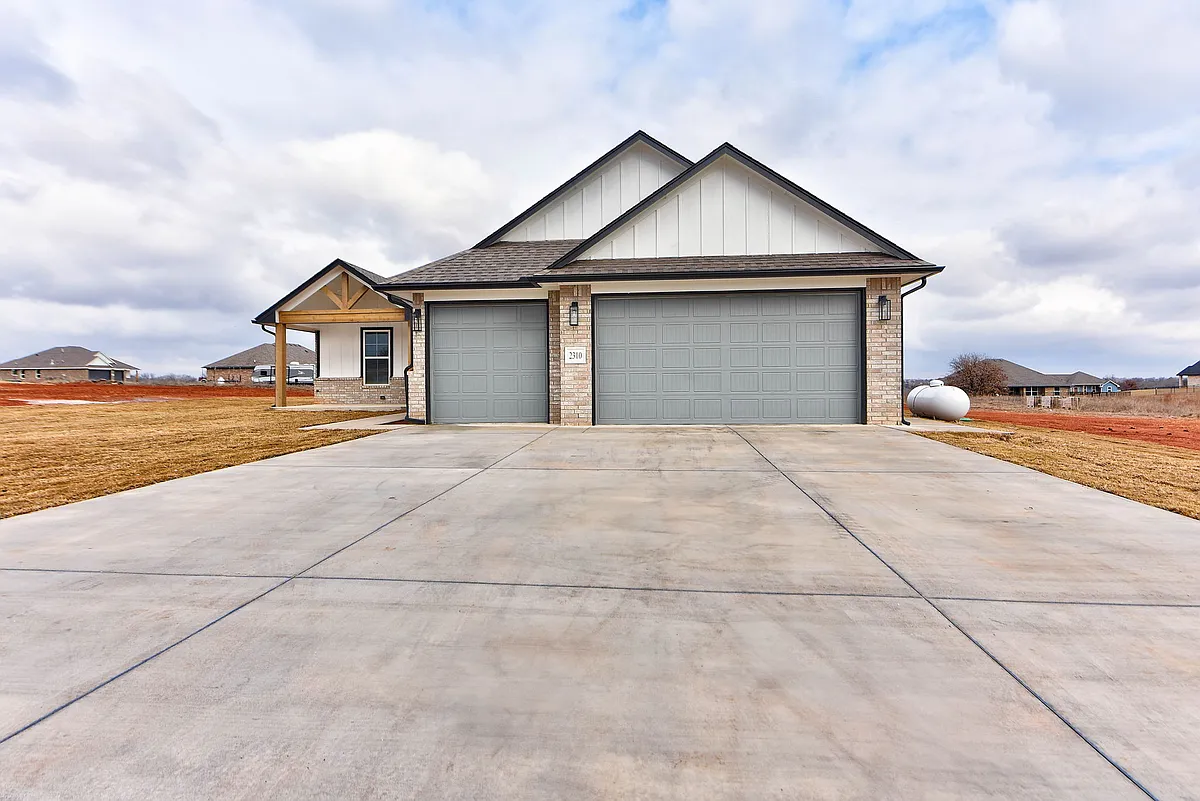 Building Photo - 2310 Lions Pride Way