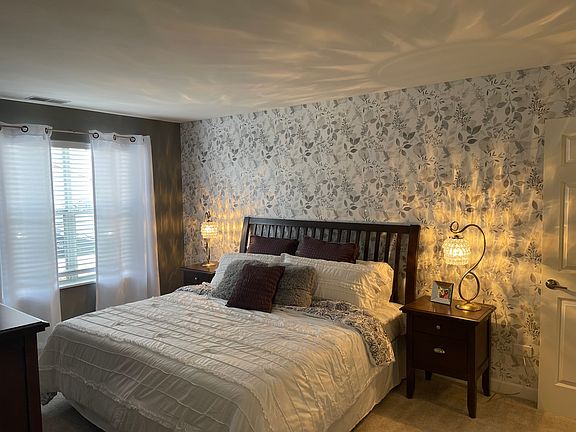 3rd image of 1225 Deerfield Pkwy #33-304