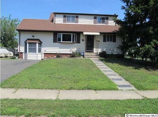 20 Redwood Rd, Howell, NJ 07731