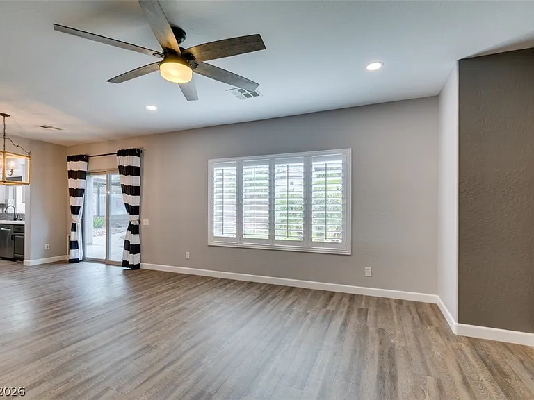 1129 Emanuel St — Photo 12