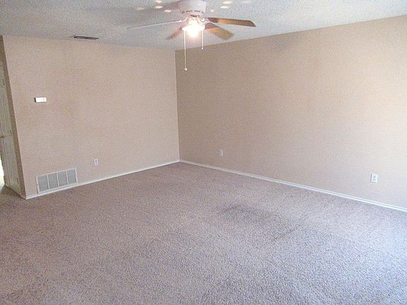 2nd image of 9615 Elmwood Ave Unit B