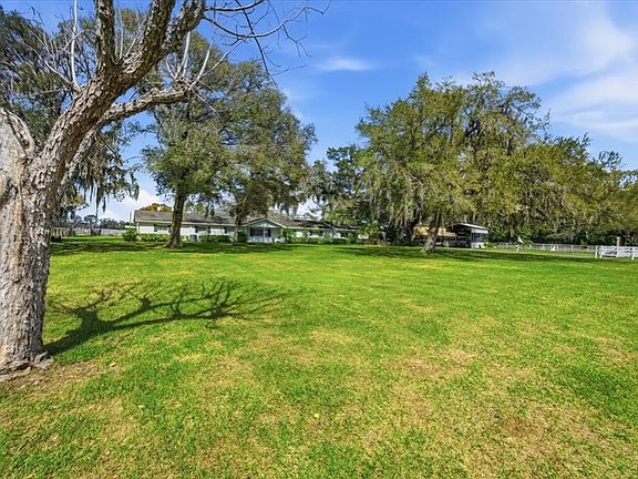 5th image of 9449 Roberts Rd