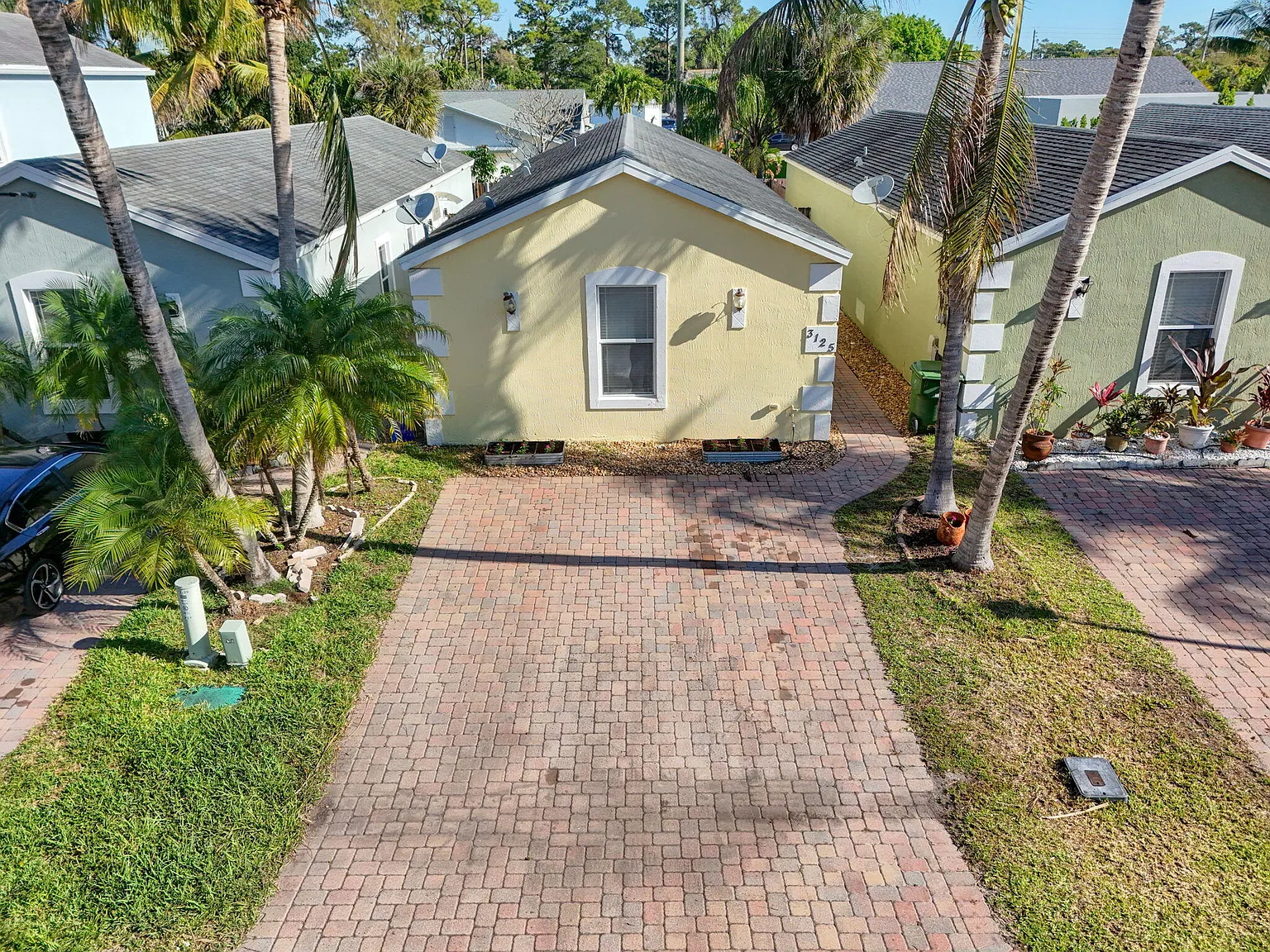 3 bed, 2.0 bath, 1408 sqft, $2,800 — Photo 2