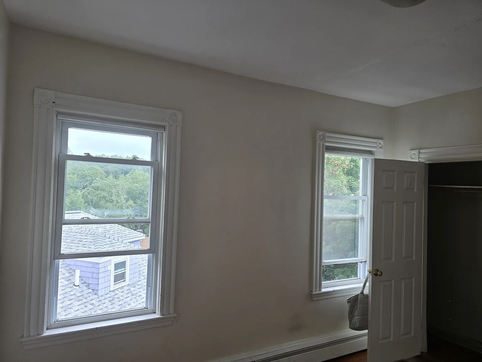 6 bed, 400 sqft, $1,050 — Photo 1