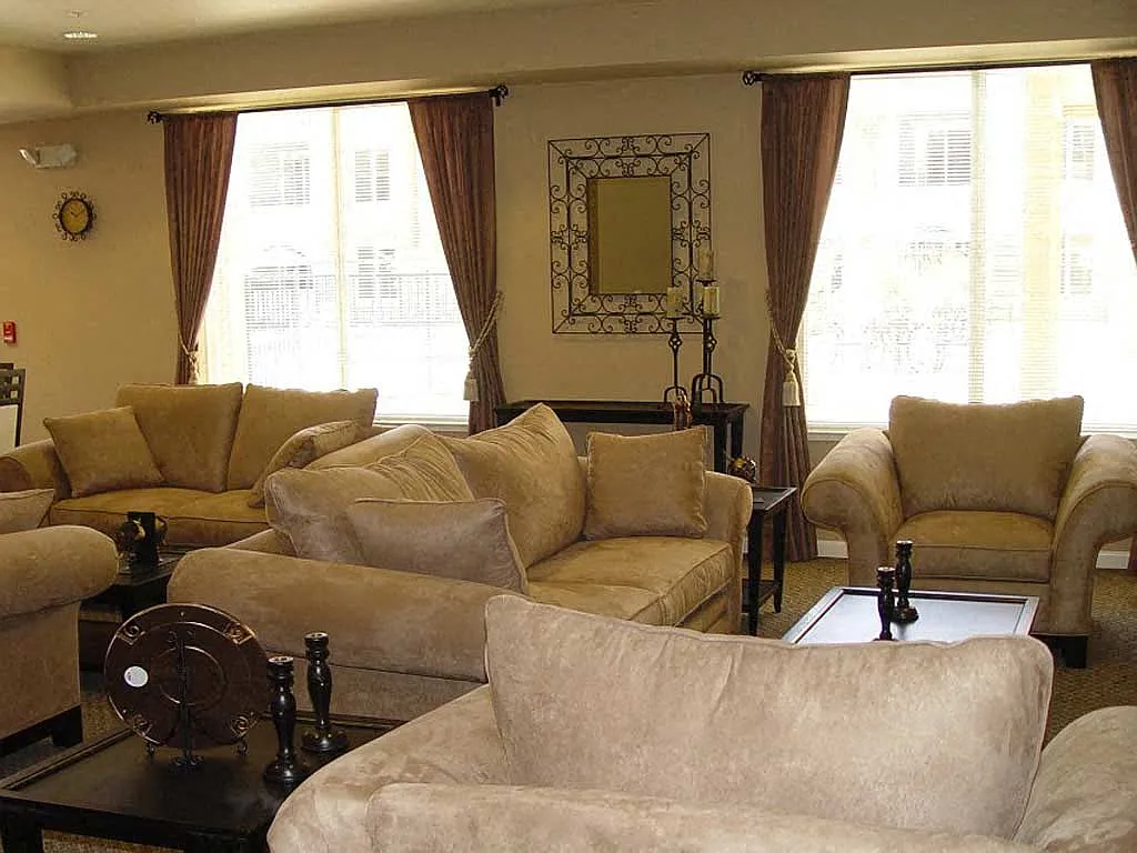 Summer Breeze Apts — Photo 4