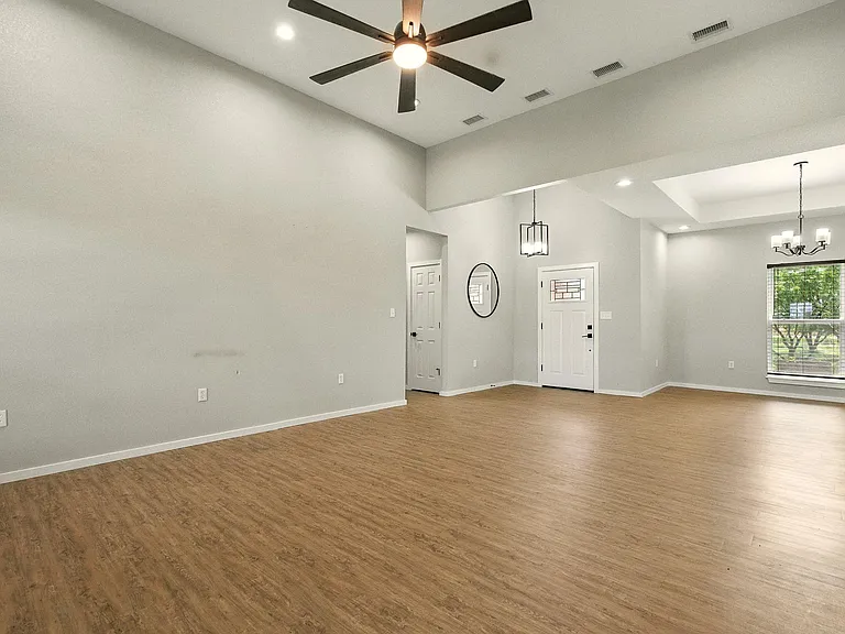 7433 FM 603 — Photo 27