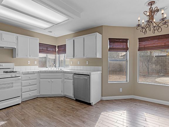 5th image of 9848 Evelyn Ave