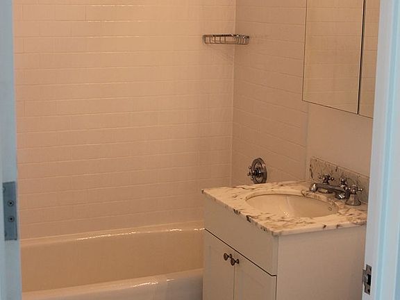 4th image of 4705 Center Blvd APT 2704