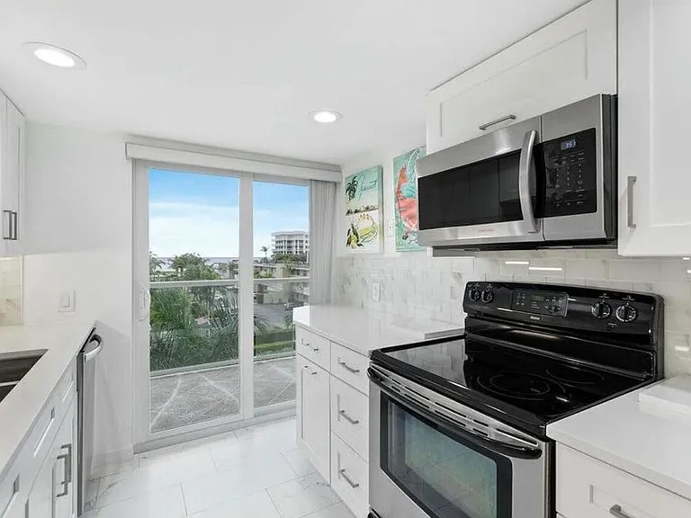 2560 S Ocean Blvd #518 — Photo 8
