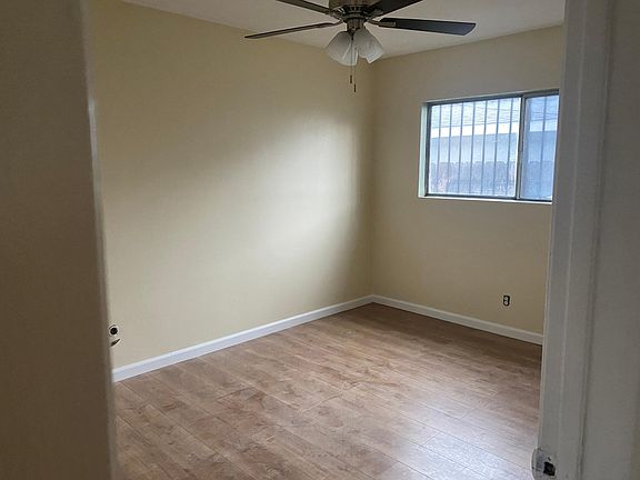 4th image of 13801 Kornblum Ave