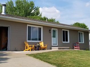 112 Mapel Dr, Lone Tree, IA 52755