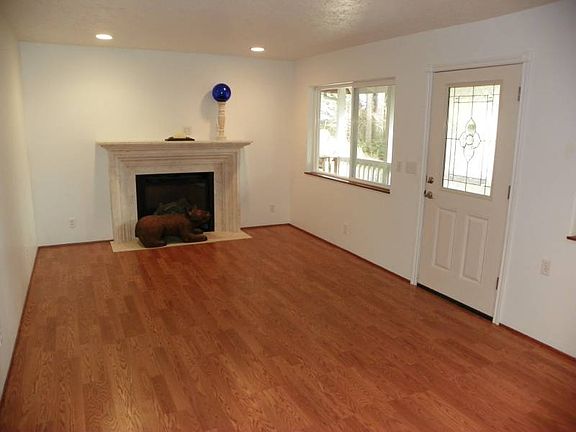 4th image of 202 Lakeview Dr