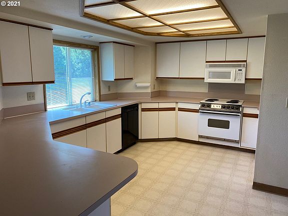 2nd image of 2113 NE 151st Cir