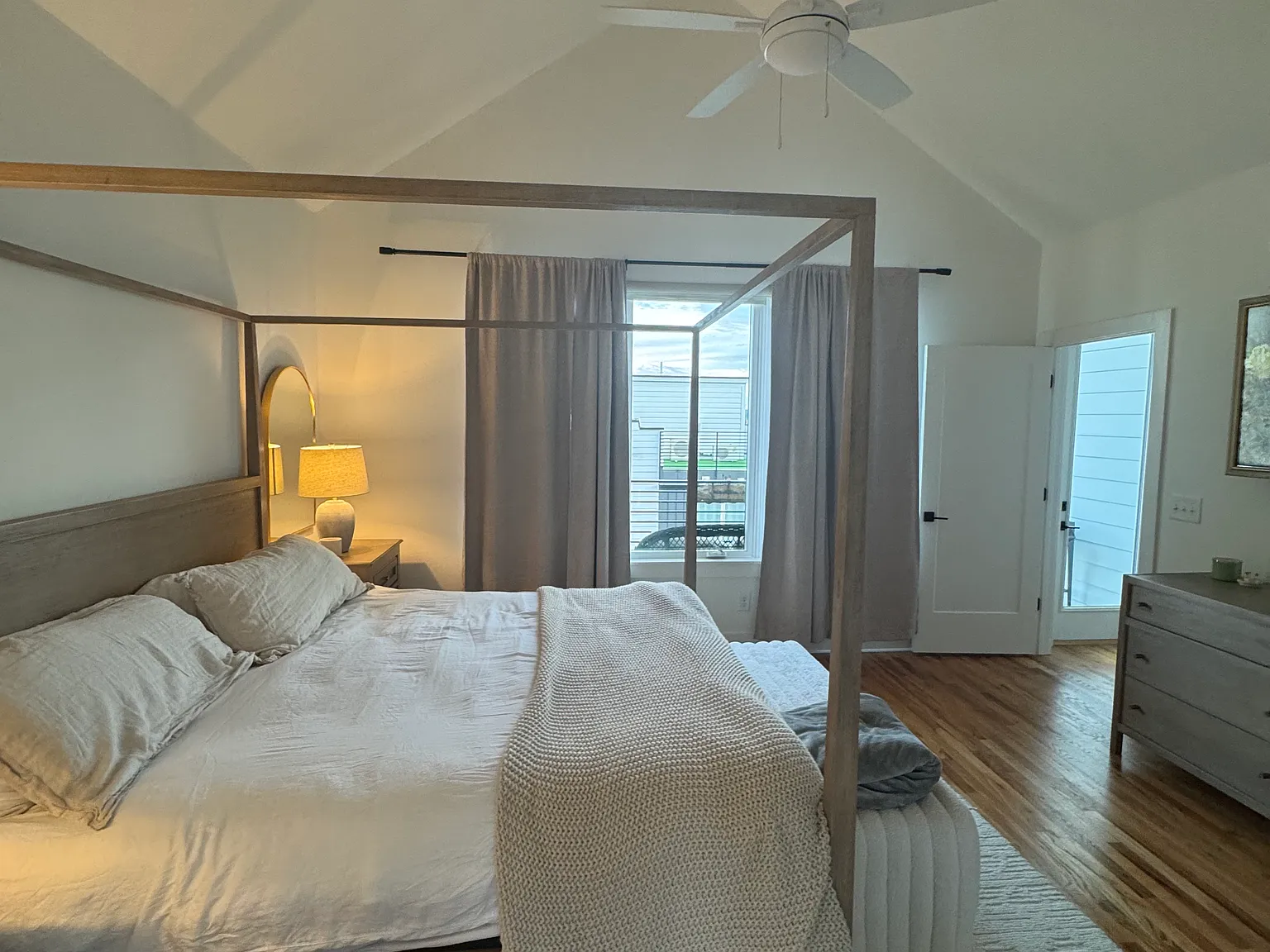 3 bed, 2.5 bath, 1800 sqft, $3,600 — Photo 3