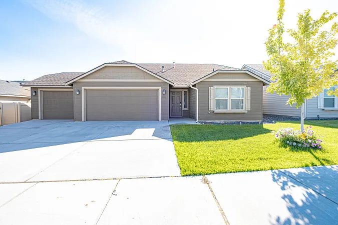 Cashmere Dr — Photo 1