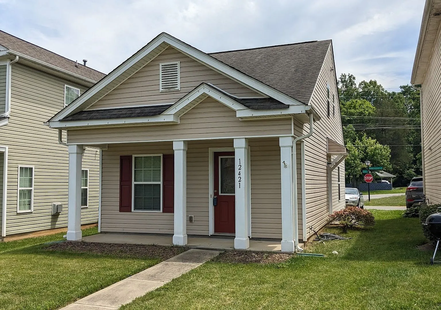 Charming 2-Bedroom Home in the Heart of Huntersville! — Photo 3