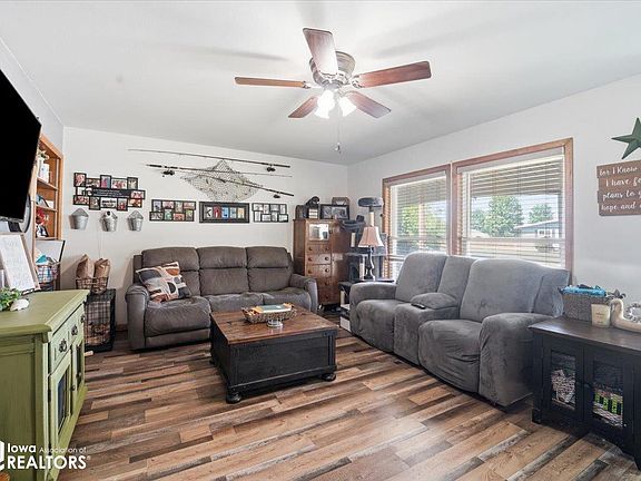 3rd image of 609 West St
