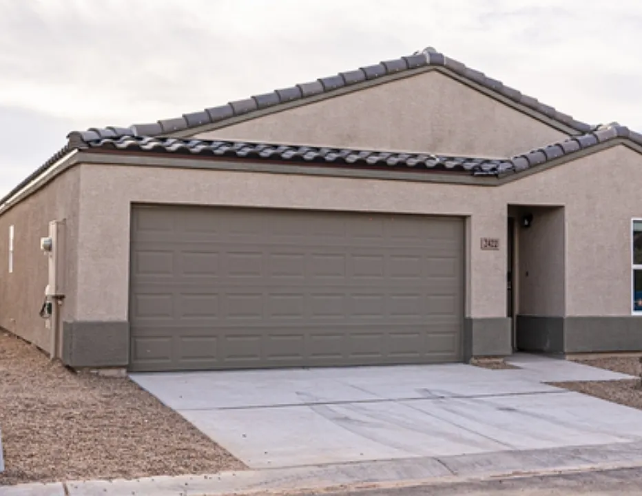2440 Tapatio Dr