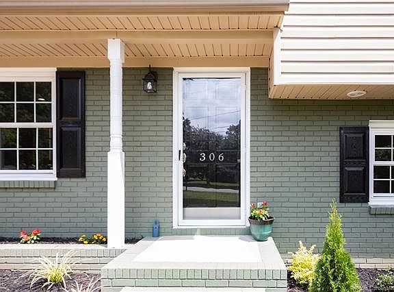 3rd image of 306 Oakwood Dr