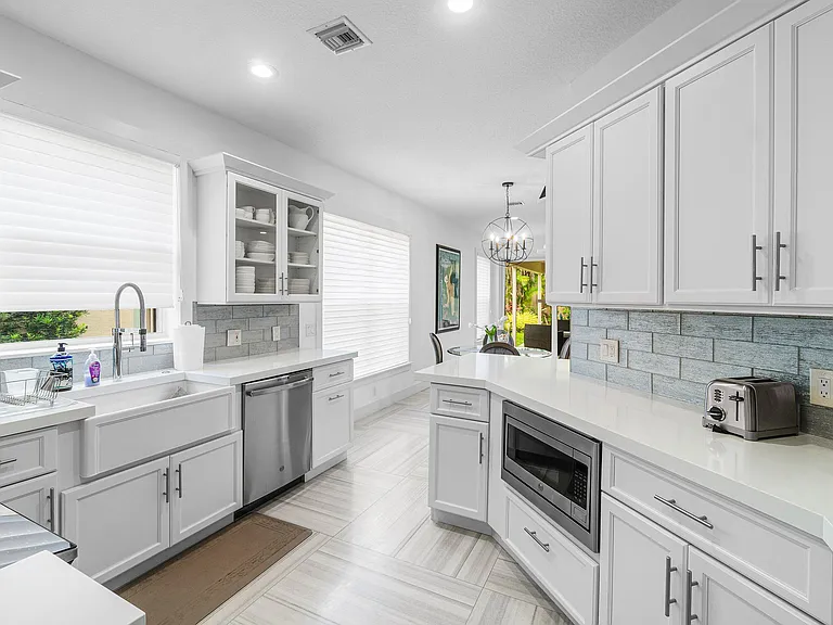 2404 NW 67th St — Photo 11