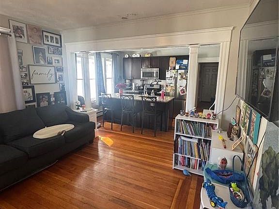 5th image of 81 Radcliffe Ave