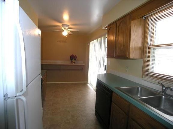 3rd image of 1224 Ecklund St NE