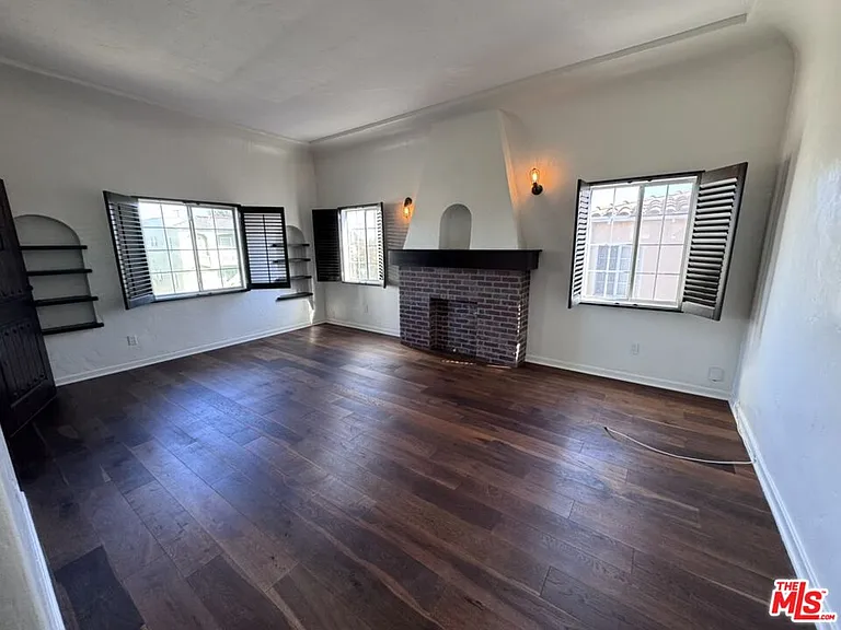 1425 S Curson Ave — Photo 2