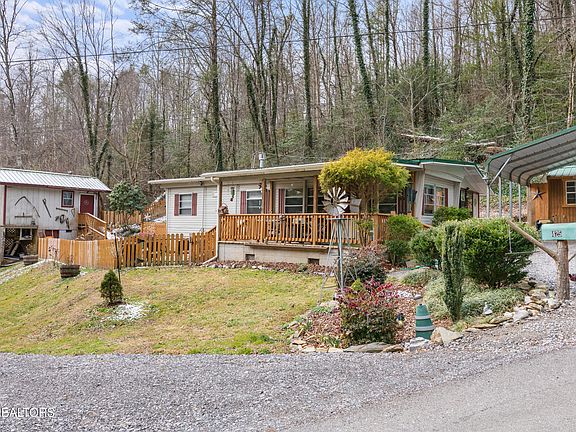 3rd image of 425 Autumn Ln