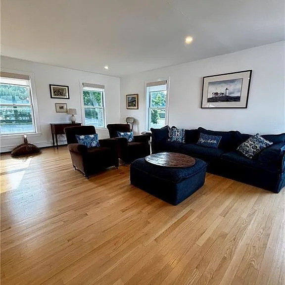 433 Wolcott Ave — Photo 5