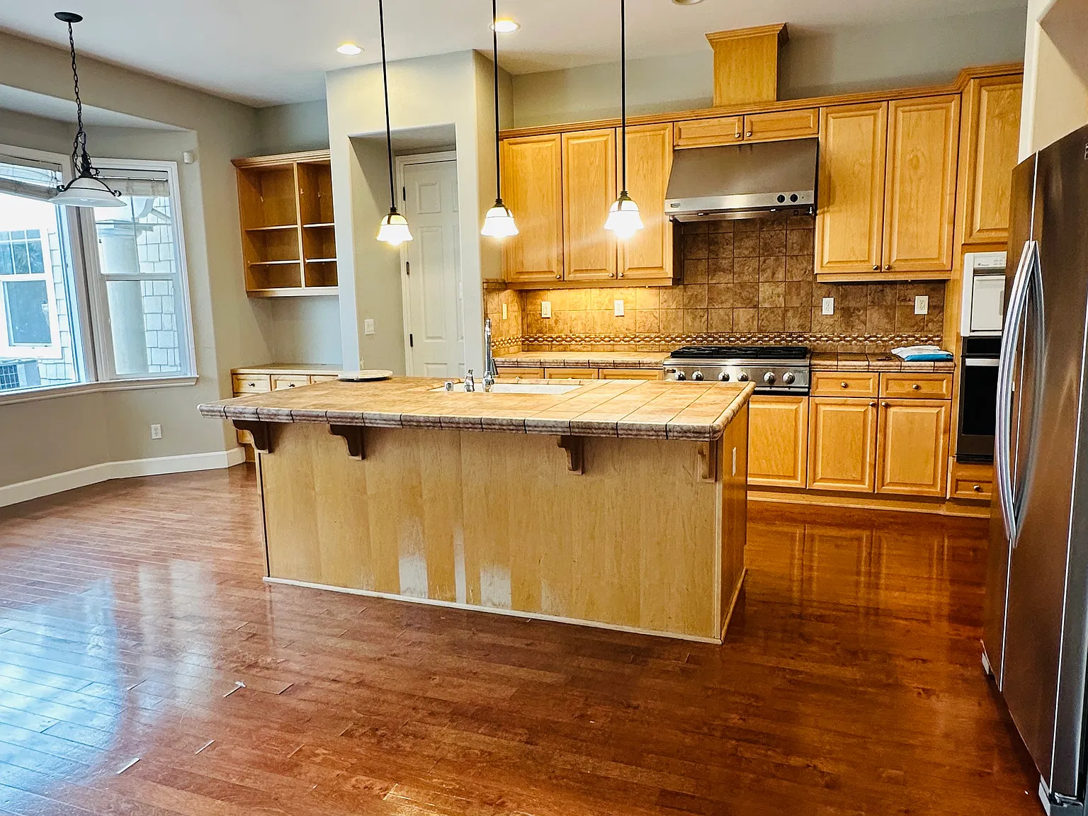 4 bed, 2.5 bath, 2902 sqft, $3,450 — Photo 4