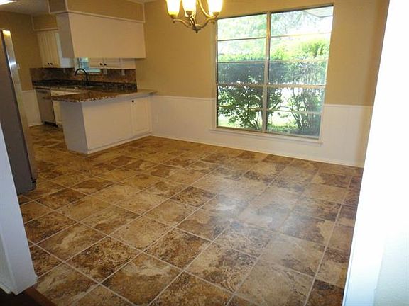 5th image of 218 Diane Dr