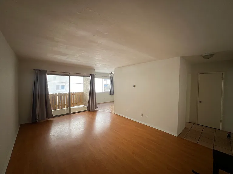 11920 Mayfield Ave #6 — Photo 1
