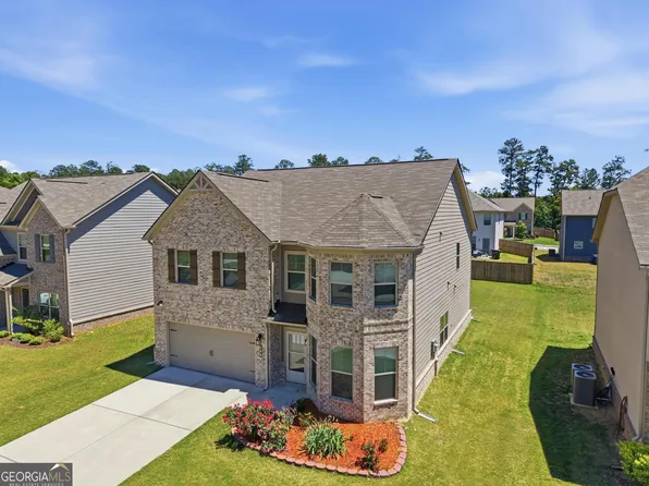 684 Lakehaven Ln, Loganville, GA 30052