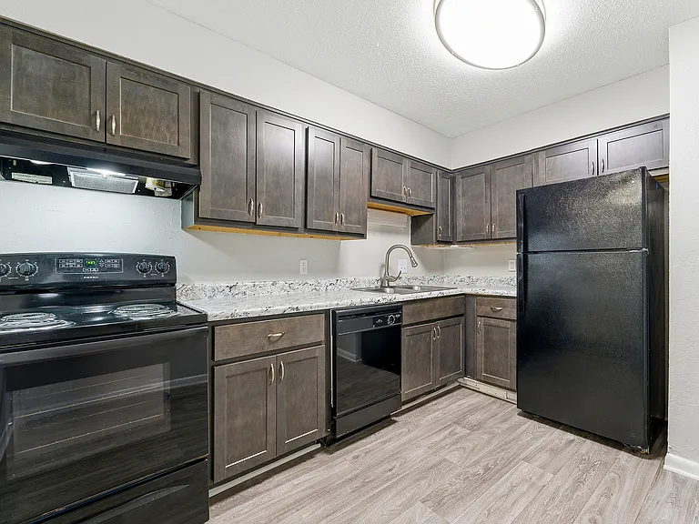 Lacota Apartments — Photo 11